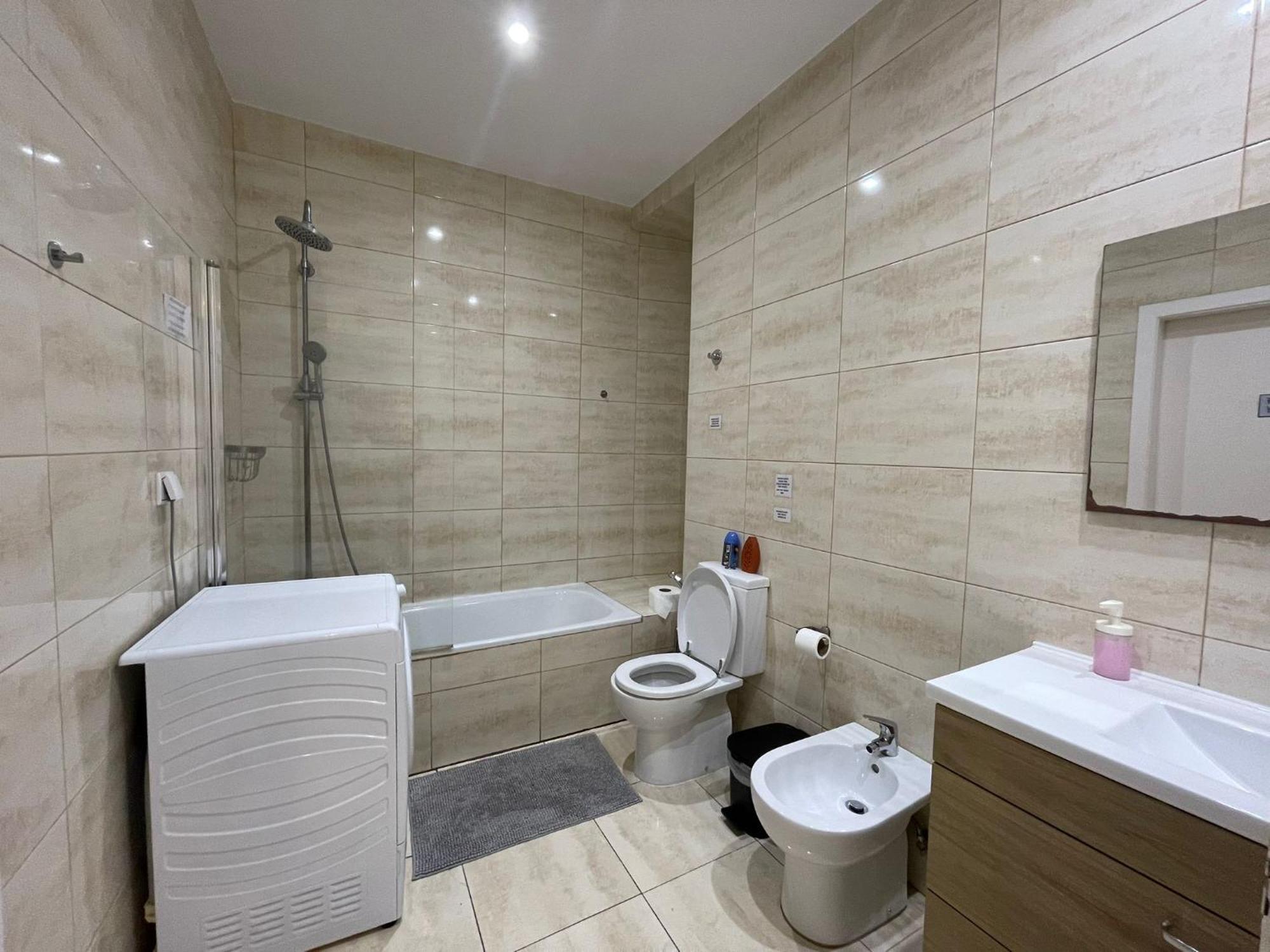 Embassy Arriaga Private Elegance Rooms In Stylish Shared Apartment Lisboa 外观 照片